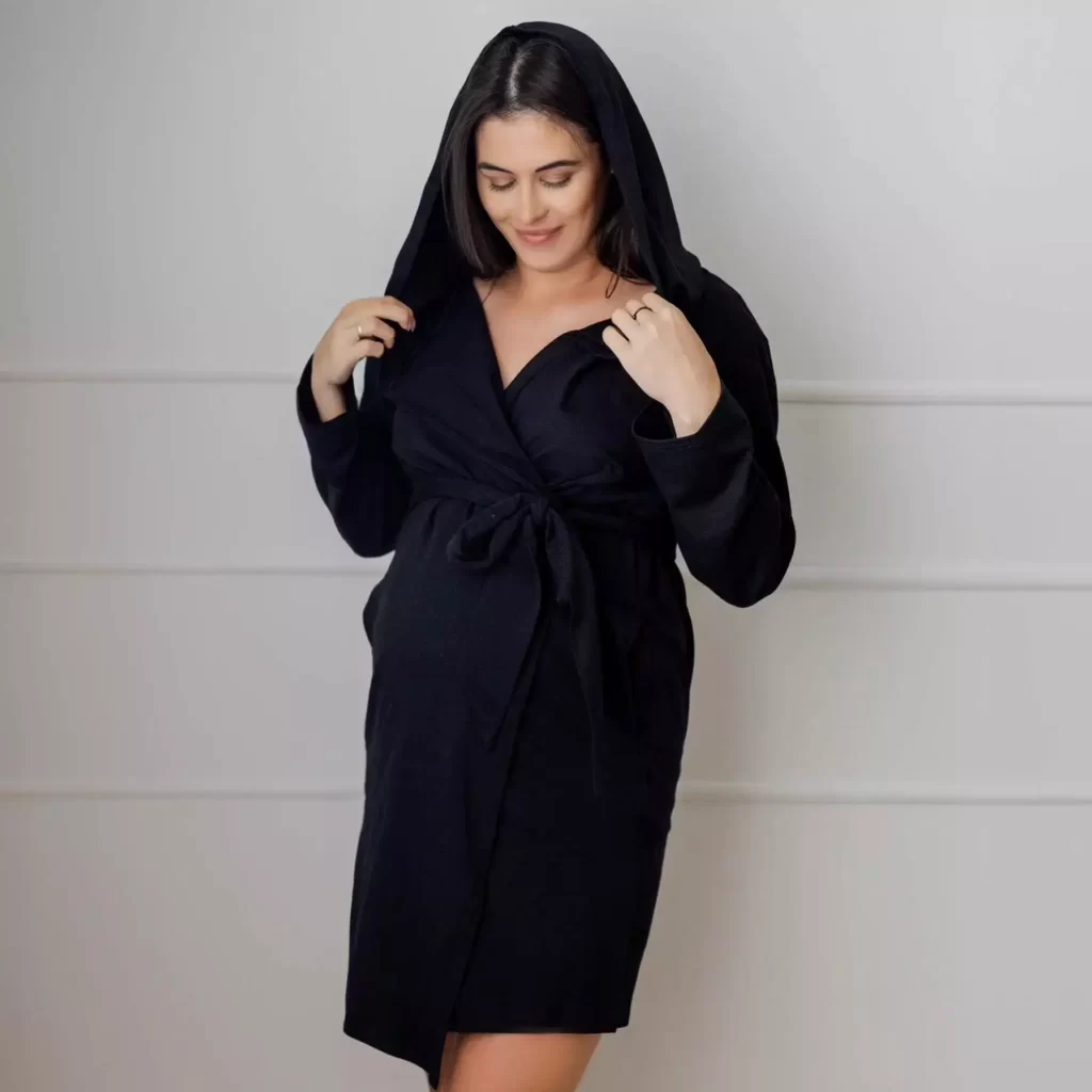 Szlafrok do szpitala na poród - Uniwersalny - Hello Skarbie (czarny) - szlafrok w całej okazałości.